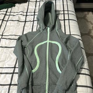 RARE Lululemon scuba hoodie - USED size 6